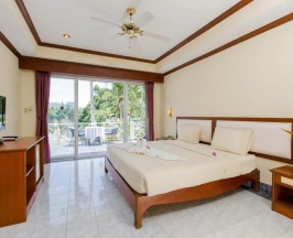 Номер Deluxe с видом на озеро в Serenity Lakeside Resort