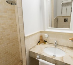 Номер комфорт премиум в Аверон