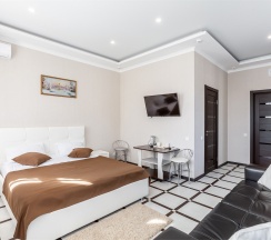 Большой двухместный номер с диваном в Мирталь