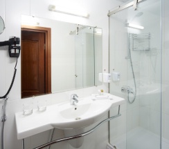 Номер люкс с 1 двуспальной кроватью в Azimut Отель Ставрополь