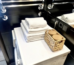 Двухместные апартаменты с 2 комнатами с балконом и с красивым видом из окна двуспальная кровать в Апартаменты InterLoft 6 Old Town Free Parking Wi-Fi 100/50 Smart TV