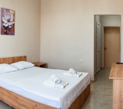 Двухместный номер Standard с балконом и рядом с пляжем двуспальная кровать в Сандзен