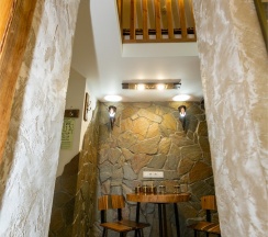 Двухуровневый номер в стиле греческой Спарты без окна в Греческий Олимп