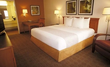 Двухместные апартаменты с видом на город (двуспальная кровать) в La Quinta Inn by Wyndham Austin Capitol / Downtown