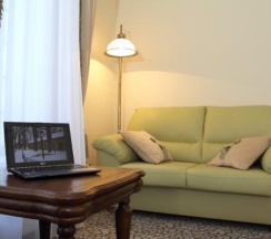 Номер улучшенный с 1 двуспальной кроватью в Барский флигель