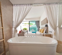 Вилла Deluxe с балконом в Tropicana Pool Villa