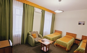 Номер стандарт улучшенный с 3 односпальными кроватями в Валенсия