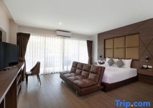 Трёхместный номер Deluxe с видом на город в The Bell Airport Phuket Hotel