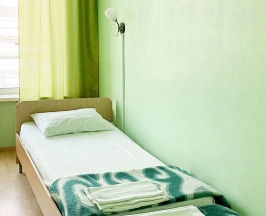Кровать в 4-местном общем мужском номере в Smart Hotel KDO Екатеринбург