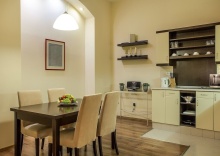 Двухместный полулюкс двуспальная кровать в Mamaison Residence Izabella Budapest