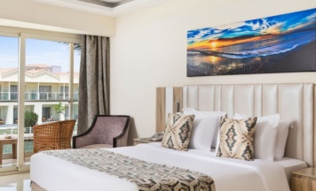 Полулюкс с видом на бассейн в Pickalbatros Dana Beach Resort - Hurghada