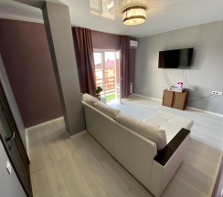 Апартаменты с 3 спальнями в Белое солнце