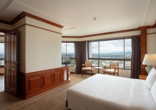 Двухместный люкс Grand двуспальная кровать в Centara Riverside Hotel Chiang Mai