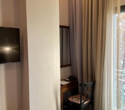 Двухместный номер Standard с балконом и с видом на сад двуспальная кровать в Hotel City Centre