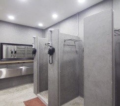 Кровать в общем номере с балконом в Nornyaowarat Hostel