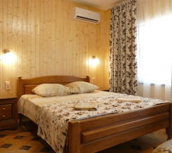 Четырёхместный номер Standard с балконом в Гагра