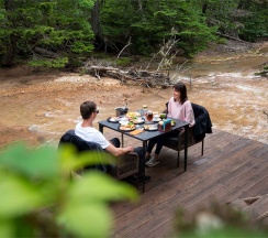 Шале на берегу вулканической реки в Кунашир резорт и СПА