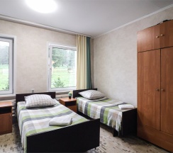 Tрёхместный номер с душем №4 в Кедр Золотой