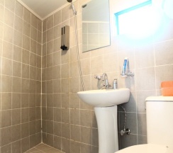 Трёхместный номер Deluxe в Plan A Hostel