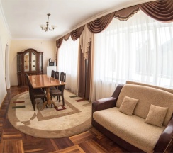 Апартаменты с 3 комнатами с балконом и с видом на горы в Энергетик