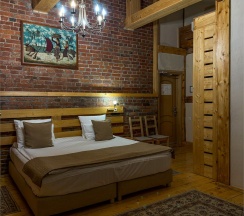 Улучшенный двухместный номер (без окна) в Маросейка 2/15