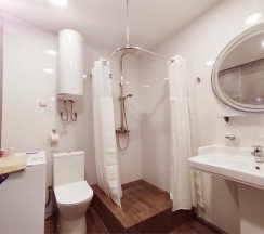 Апартаменты №12 "Семейные" на мансардном этаже в Саквояж