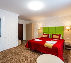 Четырехместный номер высшей категории в Сказка снежных вершин