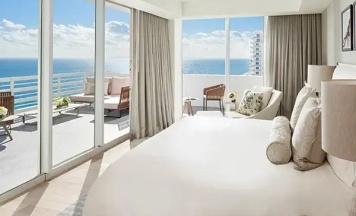 Двухместный люкс Le Ciel oceanfront (двуспальная кровать) в Fontainebleau Miami Beach