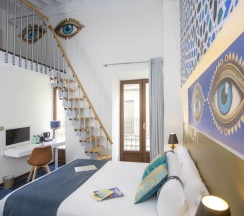 Трёхместный номер Standard с балконом в Casual Ilbira Granada Hotel
