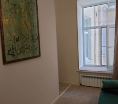 Двухкомнатная квартира с ванной,большой кроватью KING SIZE и кухонным уголком в На Невском