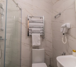 Двухместный номер (Малый корпус) Стандарт c 1 комнатой (2 отдельные кровати) в Литфонд