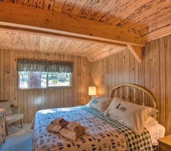 Коттедж в 5 Mi to Heavenly Mountain Resort: Tahoe Cabin