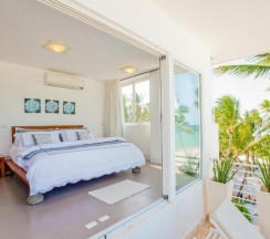 Апартаменты в Incredible 4BR Beachfront Penthouse with Ocean View