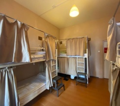 Место в 6-ти местном общем номере со шторками в Cuba coliving
