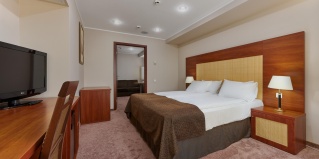 Москва: Отель Marins Park Hotel Москва Пражская