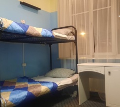 Кровать в 8-и местной общей мужской комнате в Likehome