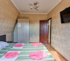 Двухместный люкс с 2 комнатами с балконом 2 отдельные кровати в Аист