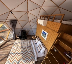 Геокупол на первой линии в Майтри кэмп на Финском заливе