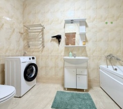 Уютная двухкомнатная квартира у моря и центра в Как Дома 05