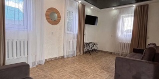 Октябрьский: Коттедж Rich House