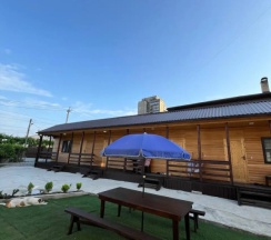 Трёхместный коттедж с красивым видом из окна в Delis