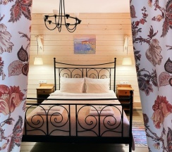 Розовый рассвет в River Villa