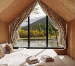 Первая линия  в Khan Glamping Goloustnoye