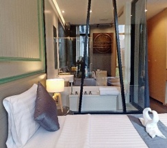 Двухместный номер Deluxe с видом на бассейн двуспальная кровать в Vismaya Suvarnabhumi Hotel