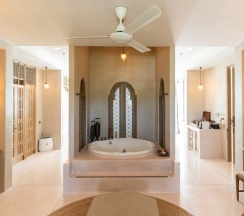 Четырёхместный Penthouse Pool ‘Devasom Sky Villa’ с 2 комнатами в Devasom Khao Lak Beach Resort & Villas