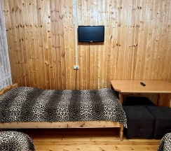 Трехместный номер с общей ванной комнатой в Кругозор 2