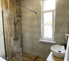 Коттедж с 3 комнатами с балконом и с красивым видом из окна в Borville