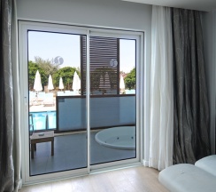 Двухместный номер Swim Up с балконом 2 отдельные кровати в Gold Island Selected