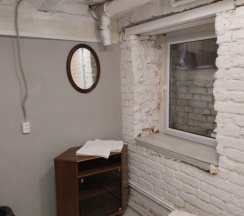 "Лофт" Мини-комната с двуспальной кроватью (с окном, цокольный этаж) в Rest Home