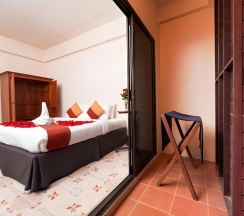 Двухместный номер двуспальная кровать в Baan Kamala Fantasea Hotel